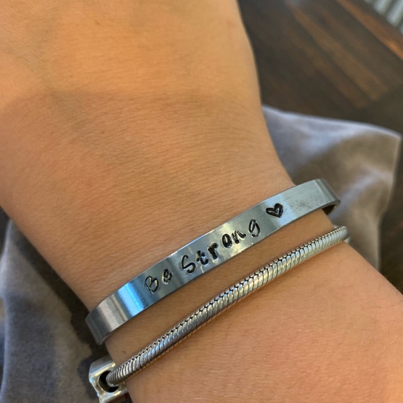 Be Strong bracelets - Picture 2 of 2
